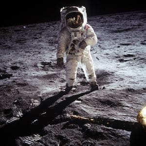 אסטרונאוט על הירח
