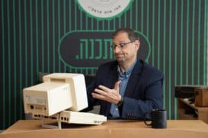 גיל עם מחשב